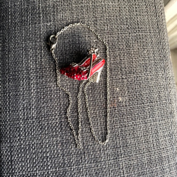 Ruby Slippers chain & charm of Swarovski crystals - Picture 3 of 4